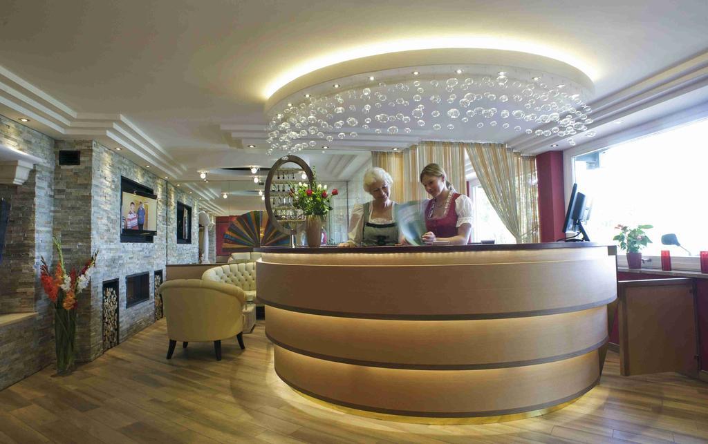 Hotel Irmgard Strass im Attergau Екстериор снимка